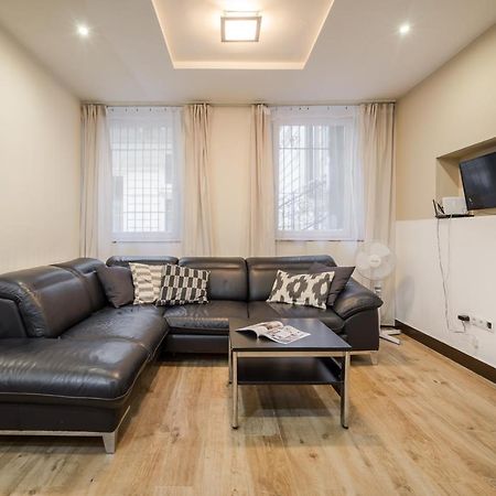 Dolly'S Duplex Home Budapest Luaran gambar