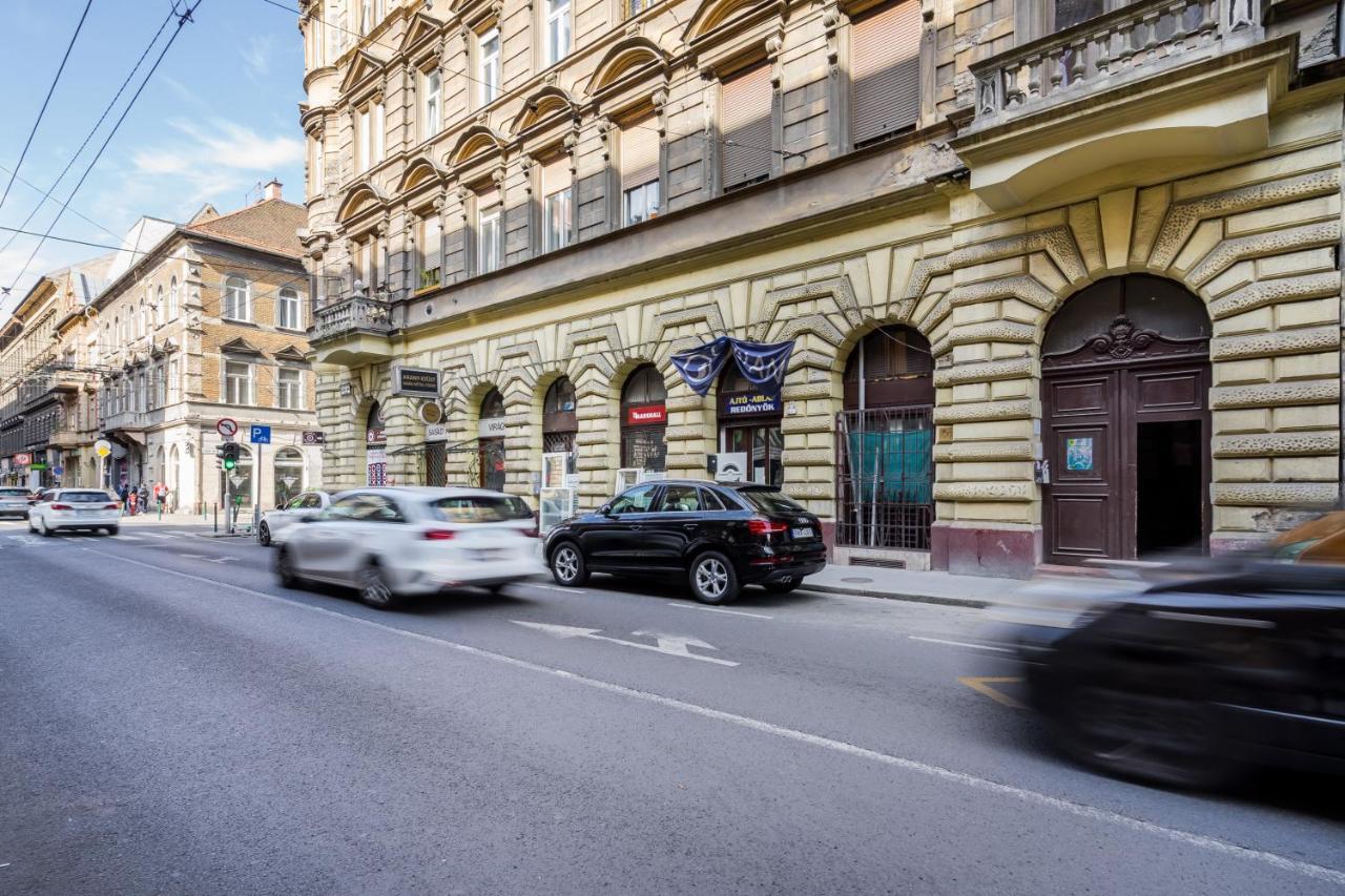 Dolly'S Duplex Home Budapest Luaran gambar